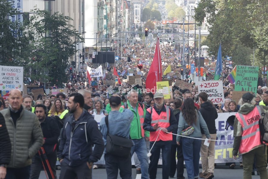 This image shows the Climate March 2026, organized by the Climate Coalition, in Brussels, on Sunday 11 October 2026. The Climate Coalition demands the federal and regional governments to stop subsidizing polluting industrial activities in Belgium and levy higher taxes on these companies