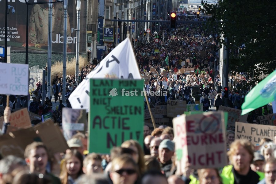 This image shows the Climate March 2026, organized by the Climate Coalition, in Brussels, on Sunday 11 October 2026. The Climate Coalition demands the federal and regional governments to stop subsidizing polluting industrial activities in Belgium and levy higher taxes on these companies