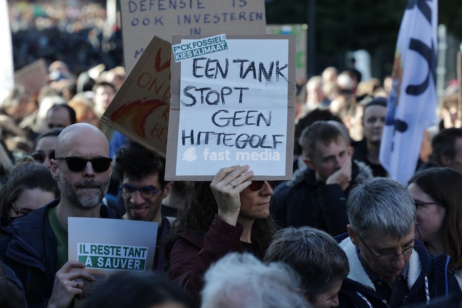 This image shows the Climate March 2026, organized by the Climate Coalition, in Brussels, on Sunday 11 October 2026. The Climate Coalition demands the federal and regional governments to stop subsidizing polluting industrial activities in Belgium and levy higher taxes on these companies