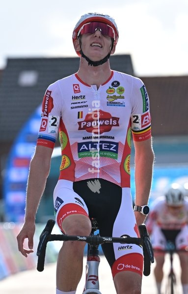 Belgium's Michael Vanthourenhout celebrates on the finsih line as he wins the men elite race of the 'Mosselcross' cyclocross cycling event, on Sunday 11 October 2026, in Dendermonde, the first race (out of 7) of the HG Cross competition