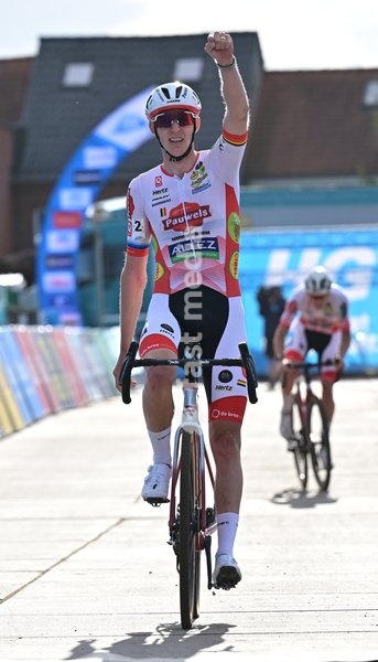 Belgium's Michael Vanthourenhout celebrates on the finsih line as he wins the men elite race of the 'Mosselcross' cyclocross cycling event, on Sunday 11 October 2026, in Dendermonde, the first race (out of 7) of the HG Cross competition