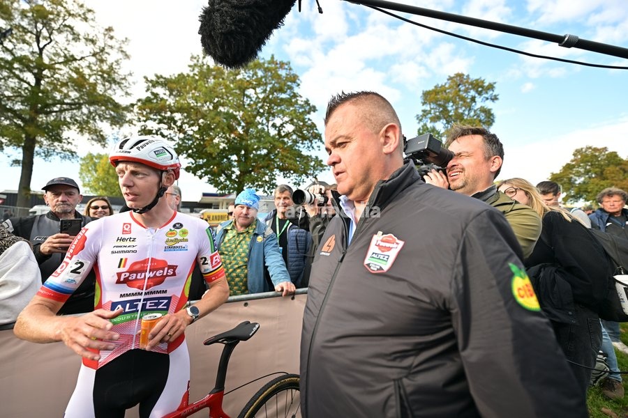 Belgium's Michael Vanthourenhout celebrates after winning the men elite race of the 'Mosselcross' cyclocross cycling event, on Sunday 11 October 2026, in Dendermonde, the first race (out of 7) of the HG Cross competition