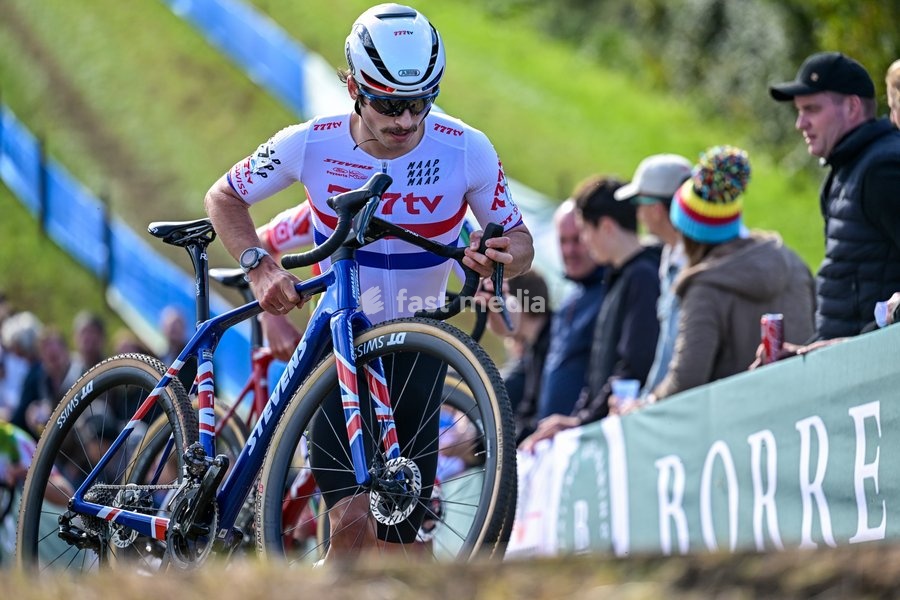 Great Britain's Cameron Mason is pictured in action during the men elite race of the 'Mosselcross' cyclocross cycling event, on Sunday 11 October 2026, in Dendermonde, the first race (out of 7) of the HG Cross competition