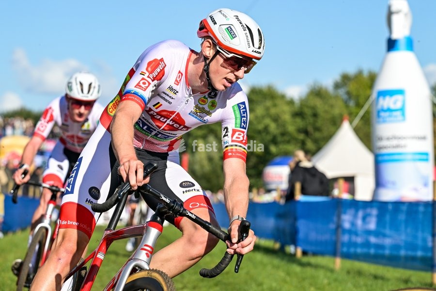 Belgium's Michael Vanthourenhout is pictured in action during the men elite race of the 'Mosselcross' cyclocross cycling event, on Sunday 11 October 2026, in Dendermonde, the first race (out of 7) of the HG Cross competition