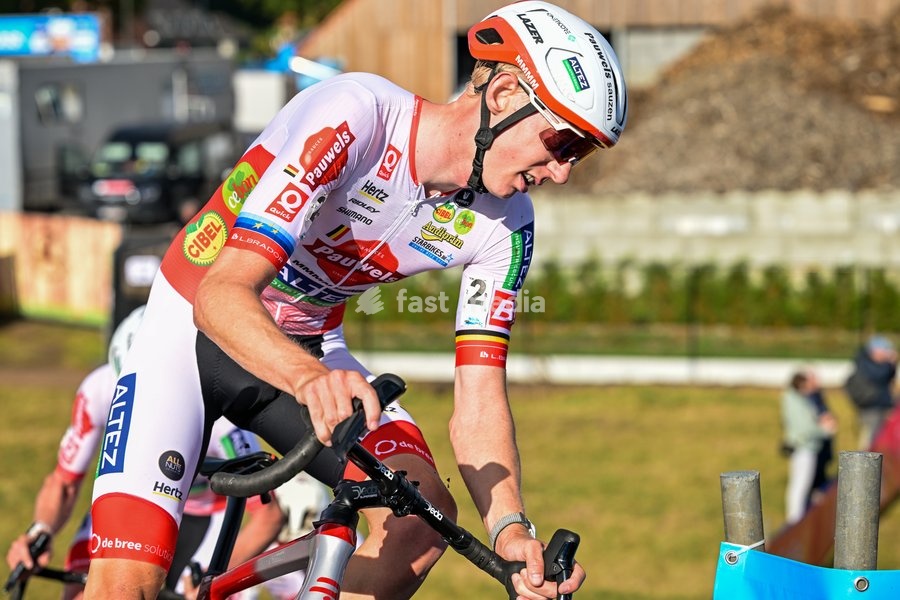 Belgium's Michael Vanthourenhout is pictured in action during the men elite race of the 'Mosselcross' cyclocross cycling event, on Sunday 11 October 2026, in Dendermonde, the first race (out of 7) of the HG Cross competition