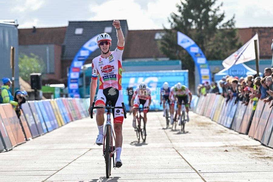 Belgium's Michael Vanthourenhout celebrates as he crosses the finish line to win the men elite race of the 'Mosselcross' cyclocross cycling event, on Sunday 11 October 2026, in Dendermonde, the first race (out of 7) of the HG Cross competition