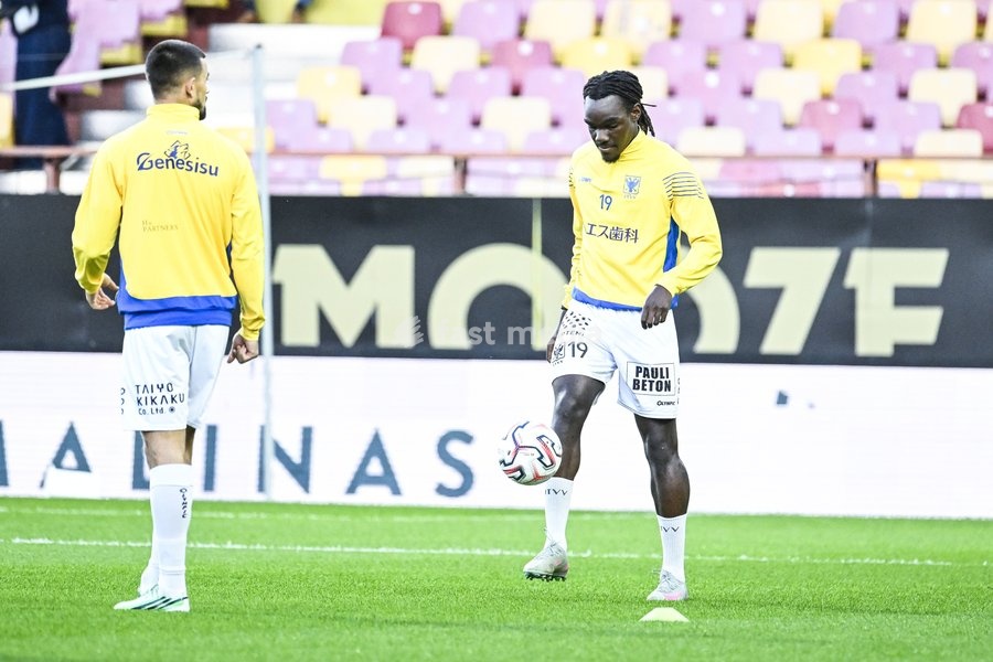 STVV's Frederic Leroi Soelle Soelle pictured in action during the warming-up for a soccer match between KV Mechelen and Sint-Truiden VV, Sunday 11 October 2026 in Mechelen, on day 8 of the 2026-2027 'Jupiler Pro League' first division of the Belgian championship