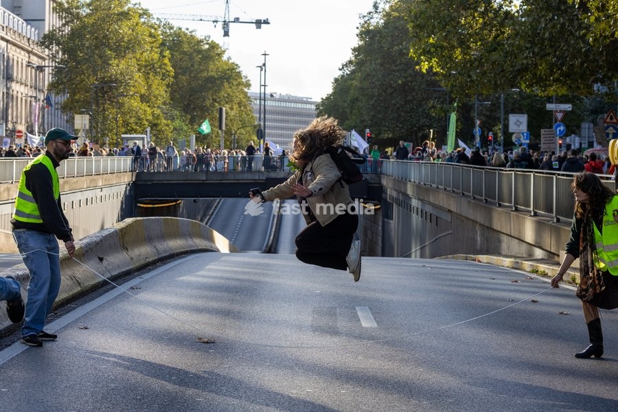 This image shows the Climate March 2026, organized by the Climate Coalition, in Brussels, on Sunday 11 October 2026. The Climate Coalition demands the federal and regional governments to stop subsidizing polluting industrial activities in Belgium and levy higher taxes on these companies