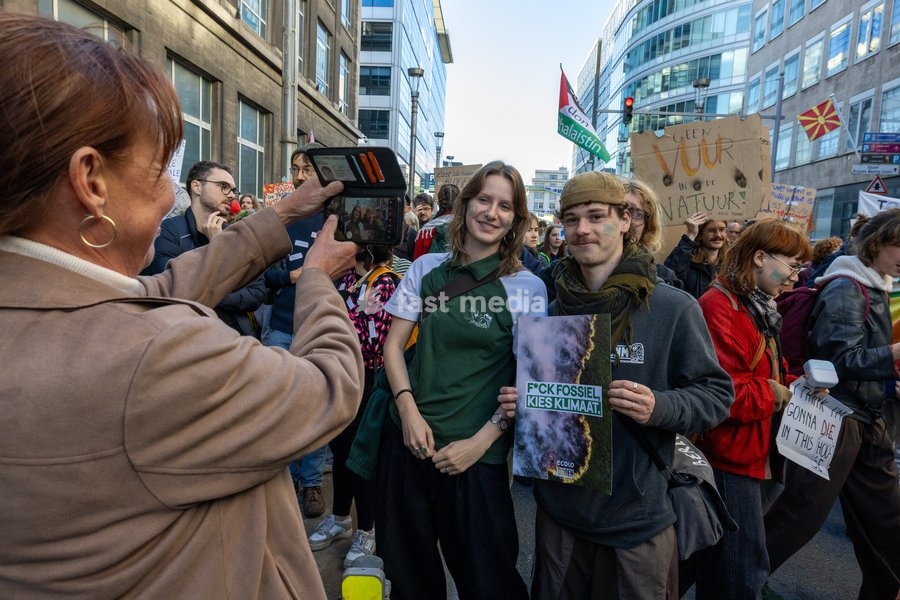 This image shows the Climate March 2026, organized by the Climate Coalition, in Brussels, on Sunday 11 October 2026. The Climate Coalition demands the federal and regional governments to stop subsidizing polluting industrial activities in Belgium and levy higher taxes on these companies