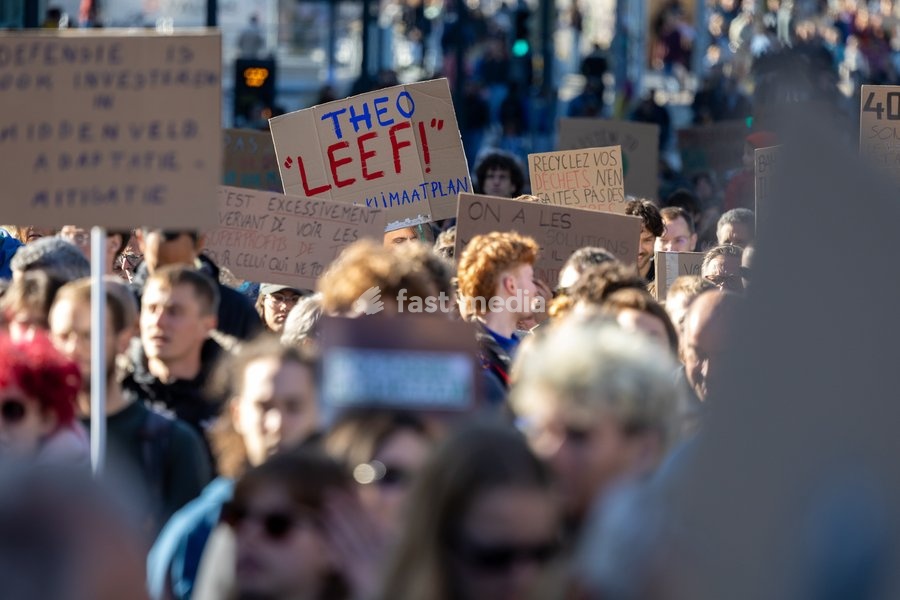 This image shows the Climate March 2026, organized by the Climate Coalition, in Brussels, on Sunday 11 October 2026. The Climate Coalition demands the federal and regional governments to stop subsidizing polluting industrial activities in Belgium and levy higher taxes on these companies