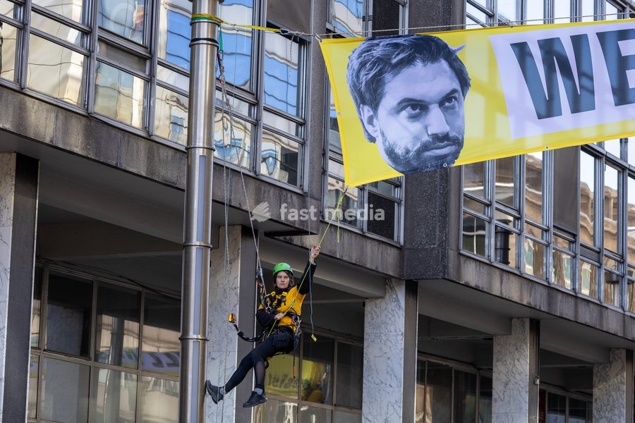 This image shows the Climate March 2026, organized by the Climate Coalition, in Brussels, on Sunday 11 October 2026. The Climate Coalition demands the federal and regional governments to stop subsidizing polluting industrial activities in Belgium and levy higher taxes on these companies