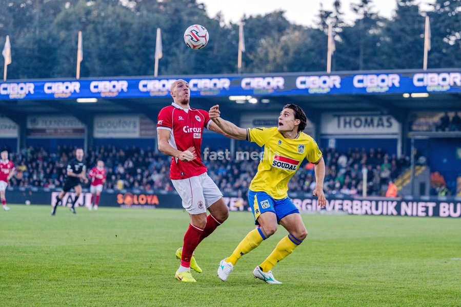 Antwerp's Michael Frey and Westerlo's Amando Lapage fight for the ball during a soccer match between KVC Westerlo and Royal Antwerp FC, Sunday 11 October 2026 in Westerlo, on day 8 of the 2026-2027 'Jupiler Pro League' first division of the Belgian championship