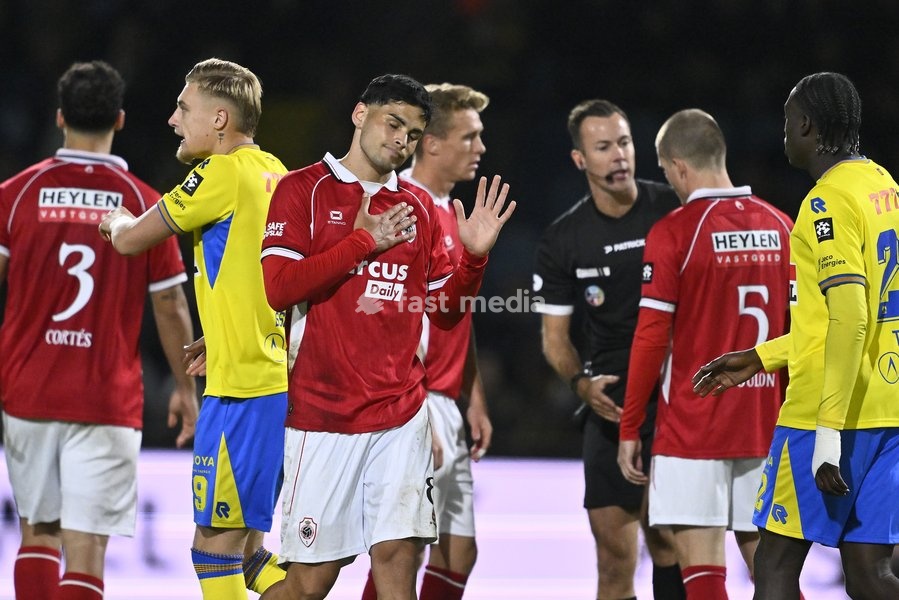 Antwerp's Mauricio Benitez receives a red card from the referee during a soccer match between KVC Westerlo and Royal Antwerp FC, Sunday 11 October 2026 in Westerlo, on day 8 of the 2026-2027 'Jupiler Pro League' first division of the Belgian championship