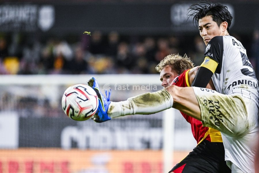 Mechelen's Bouke Boersma and STVV's Shogo Taniguchi pictured in action during a soccer match between KV Mechelen and Sint-Truiden VV, Sunday 11 October 2026 in Mechelen, on day 8 of the 2026-2027 'Jupiler Pro League' first division of the Belgian championship