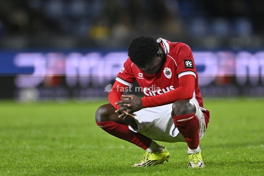 Antwerp's Modibo Fofana looks dejected after losing a soccer match between KVC Westerlo and Royal Antwerp FC, Sunday 11 October 2026 in Westerlo, on day 8 of the 2026-2027 'Jupiler Pro League' first division of the Belgian championship
