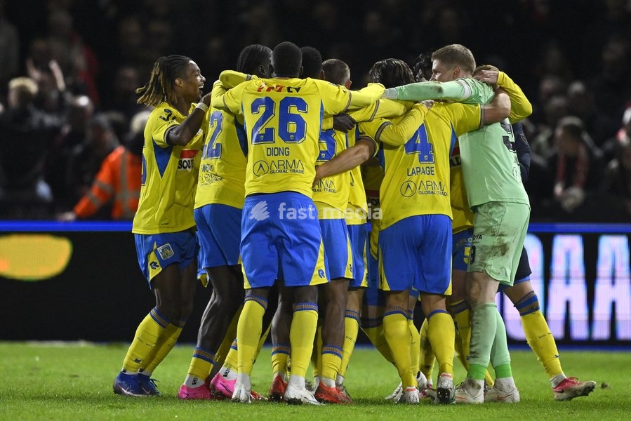 Westerlo's players celebrate after winning a soccer match between KVC Westerlo and Royal Antwerp FC, Sunday 11 October 2026 in Westerlo, on day 8 of the 2026-2027 'Jupiler Pro League' first division of the Belgian championship