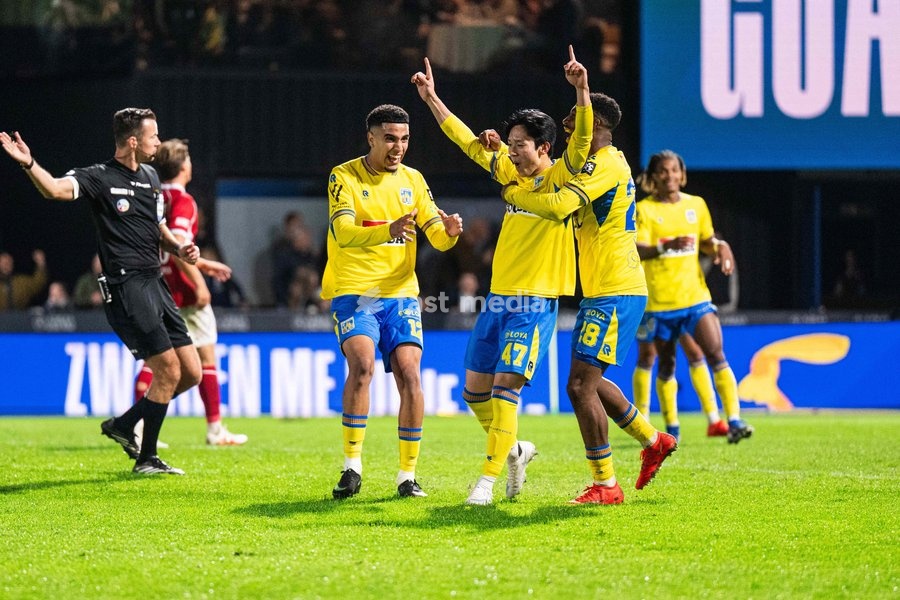 Westerlo's Minhyeok Yang celebrate after scoring during a soccer match between KVC Westerlo and Royal Antwerp FC, Sunday 11 October 2026 in Westerlo, on day 8 of the 2026-2027 'Jupiler Pro League' first division of the Belgian championship