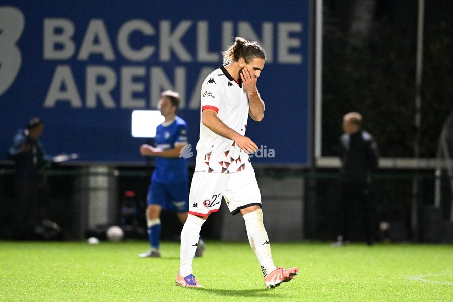 Seraing's Matteo Scarpinati looks dejected after losing a soccer match between Jong KAA Gent and FCV Rfc Seraing, Sunday 11 October 2026 in Gent, on day 7 of the 2026-2027 'Challenger Pro League' second highest division of the Belgian championship