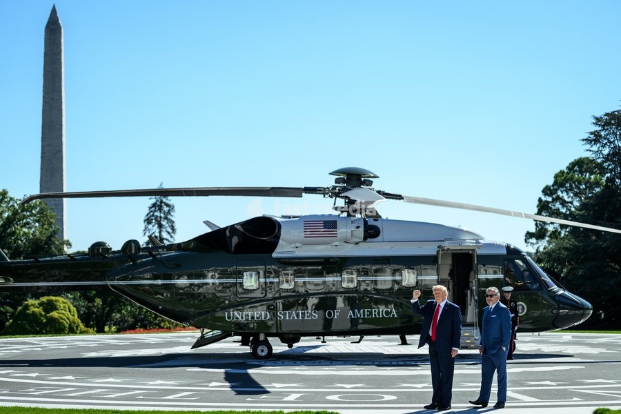 President Donald J. Trump waves to White House interns before boarding Marine One with Ted Cruz on the South Lawn of the White House, Wednesday, October 7, 2026, en route to Joint Base Andrews for a trip to San Antonio, Texas. (Official White House