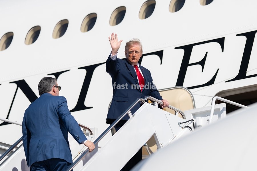 President Donald J. Trump boards Air Force One at Joint Base Andrews, Maryland, Wednesday, October 7, 2026, en route Kelly Field in San Antonio, Texas. (Official White House