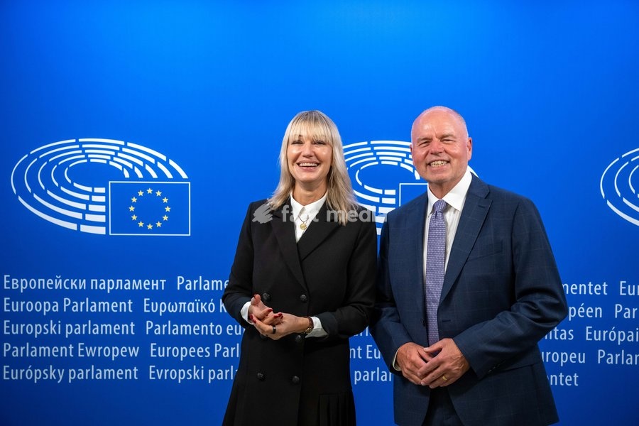 European Parliament MEP Maria Guzenina and NMC CEO Andrew Moger pose for the photographer at a meeting of the News Media Coalition (NMC) on Tuesday 13 October 2026, in Brussels