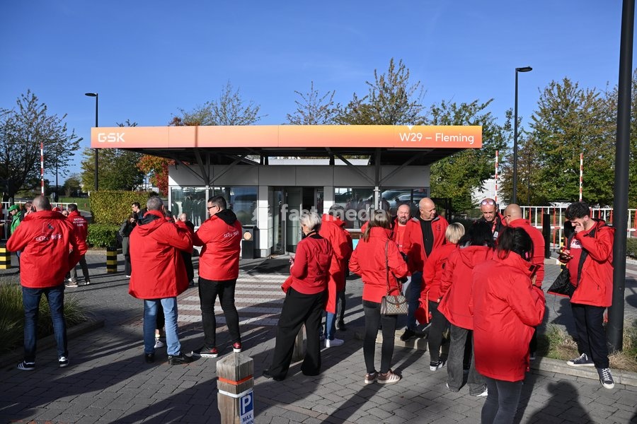 Unions pictured outside during an extraordinary works council at GSK Vaccine site in Wavre, on Wednesday 14 October 2026. The British pharmaceutical company GSK is one of the major employers in Wallonia, with sites in Wavre and Rixensart in Walloon Brabant, and Gembloux in Namur. 8,500 people work…
