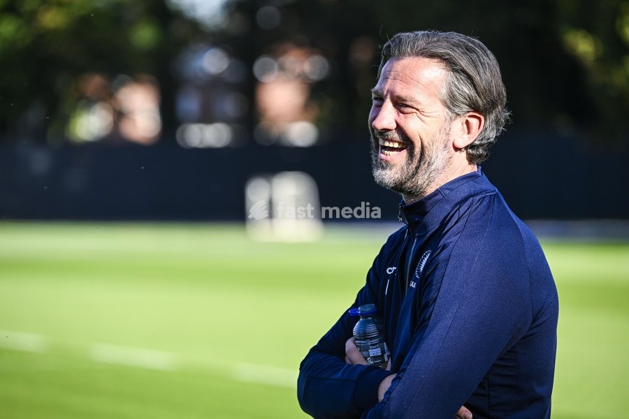 Gent's head coach Rik De Mil pictured during a training session of Belgian soccer team KAA Gent, Wednesday 14 October 2026 in Gent. The team is preparing for the opening match of the UEFA Conference League league phase against Danish Aarhus GF tomorrow