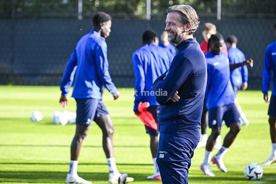 Gent's head coach Rik De Mil pictured during a training session of Belgian soccer team KAA Gent, Wednesday 14 October 2026 in Gent. The team is preparing for the opening match of the UEFA Conference League league phase against Danish Aarhus GF tomorrow