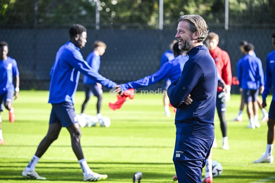 Gent's head coach Rik De Mil pictured during a training session of Belgian soccer team KAA Gent, Wednesday 14 October 2026 in Gent. The team is preparing for the opening match of the UEFA Conference League league phase against Danish Aarhus GF tomorrow