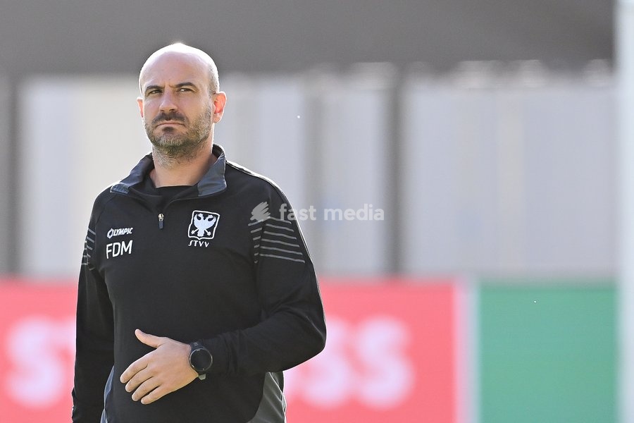 STVV's head coach Frederic De Meyer pictured during a training session of Belgian soccer team Sint-Truidense VV, Wednesday 14 October 2026 in Sint-Truiden. The team is preparing for the opening match of the UEFA Conference League league phase against Georgian FC Iberia 1999 Tbilisi tomorrow