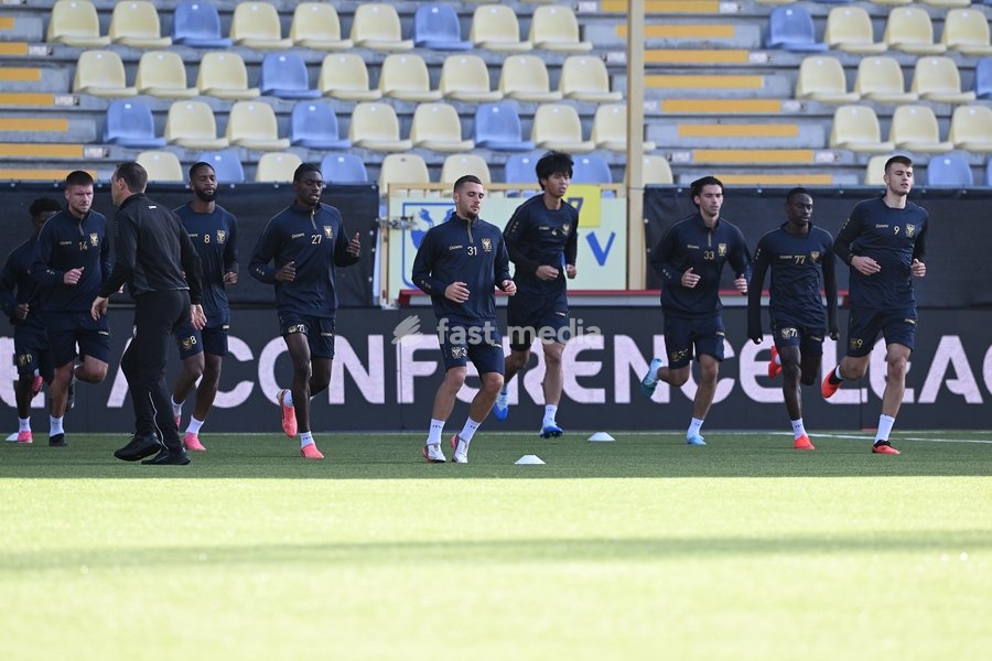 STVV's players pictured in action during a training session of Belgian soccer team Sint-Truidense VV, Wednesday 14 October 2026 in Sint-Truiden. The team is preparing for the opening match of the UEFA Conference League league phase against Georgian FC Iberia 1999 Tbilisi tomorrow