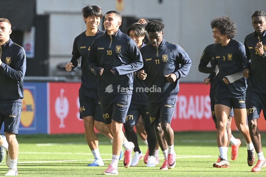 STVV's players pictured in action during a training session of Belgian soccer team Sint-Truidense VV, Wednesday 14 October 2026 in Sint-Truiden. The team is preparing for the opening match of the UEFA Conference League league phase against Georgian FC Iberia 1999 Tbilisi tomorrow
