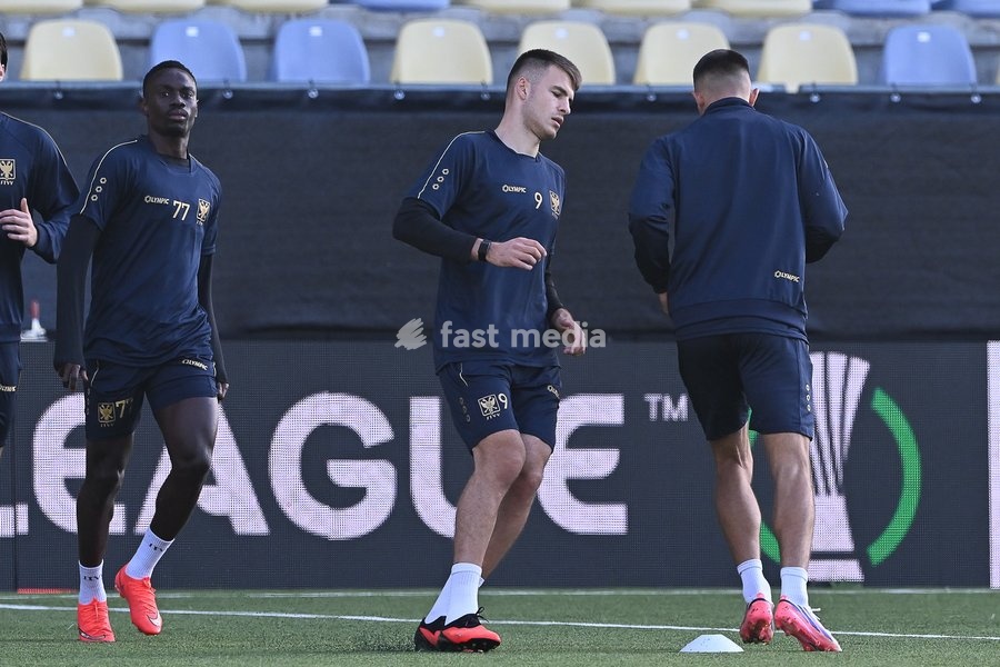 STVV's Oumar Diouf and STVV's Samed Bazdar pictured in action during a training session of Belgian soccer team Sint-Truidense VV, Wednesday 14 October 2026 in Sint-Truiden. The team is preparing for the opening match of the UEFA Conference League league phase against Georgian FC Iberia 1999 Tbilisi…