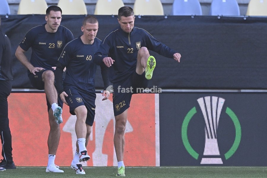 STVV's Joedrick Pupe; STVV's Robert-Jan Vanwesemael and STVV's Wolke Janssens pictured in action during a training session of Belgian soccer team Sint-Truidense VV, Wednesday 14 October 2026 in Sint-Truiden. The team is preparing for the opening match of the UEFA Conference League league phase…