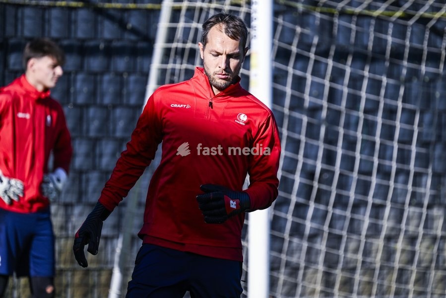 Gent's goalkeeper Davy Roef pictured during a training session of Belgian soccer team KAA Gent, Wednesday 14 October 2026 in Gent. The team is preparing for the opening match of the UEFA Conference League league phase against Danish Aarhus GF tomorrow