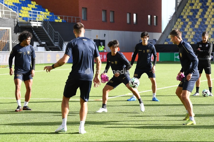 STVV's players pictured in action during a training session of Belgian soccer team Sint-Truidense VV, Wednesday 14 October 2026 in Sint-Truiden. The team is preparing for the opening match of the UEFA Conference League league phase against Georgian FC Iberia 1999 Tbilisi tomorrow