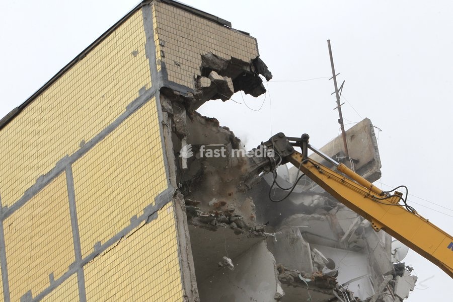 An excavator works during the dismantling of a section of a nine-story residential building damaged in a Russian drone attack overnight on November 7-8, 2025, in Dnipro, Ukraine, on October 13, 2026. Overnight on November 7-8, 2025, a Russian attack drone struck the first section of the nine-story…