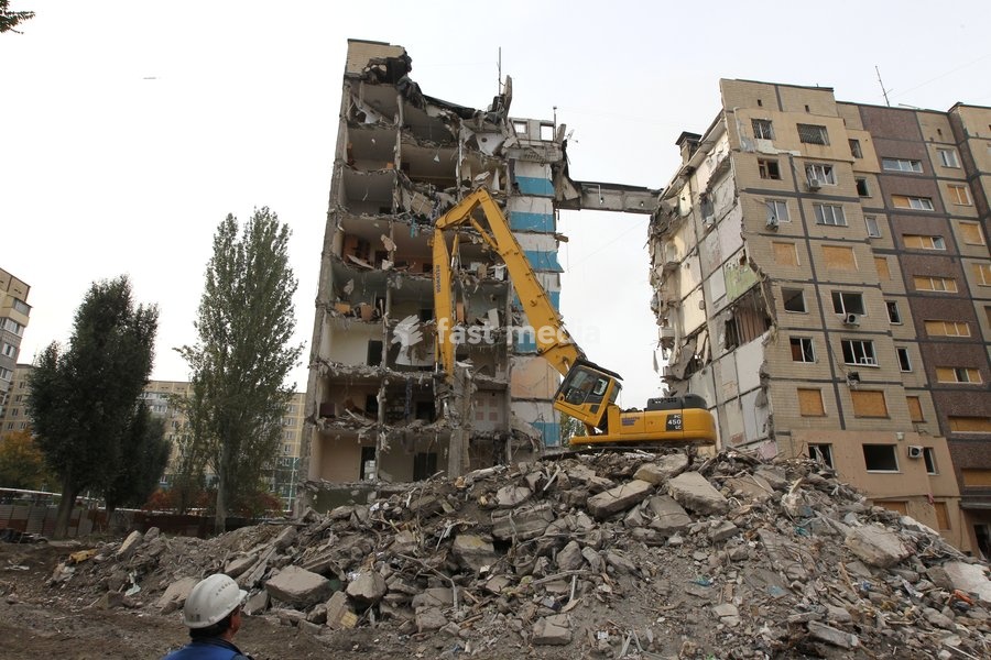 An excavator works during the dismantling of a section of a nine-story residential building damaged in a Russian drone attack overnight on November 7-8, 2025, in Dnipro, Ukraine, on October 13, 2026. Overnight on November 7-8, 2025, a Russian attack drone struck the first section of the nine-story…