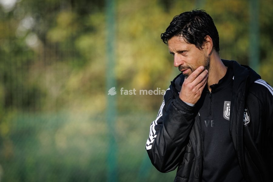 Anderlecht's head coach Vitor Bruno pictured during a training session of Belgian soccer team RSC Anderlecht, Wednesday 14 October 2026 in Brussels. The team is preparing for the second match of the UEFA Europa League league phase against Croatian GNK Dinamo Zagreb tomorrow