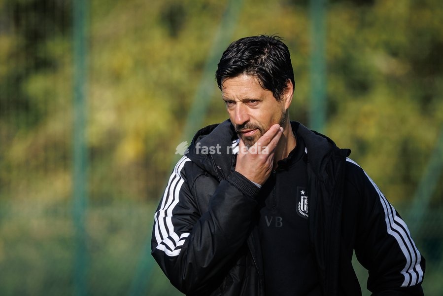 Anderlecht's head coach Vitor Bruno pictured during a training session of Belgian soccer team RSC Anderlecht, Wednesday 14 October 2026 in Brussels. The team is preparing for the second match of the UEFA Europa League league phase against Croatian GNK Dinamo Zagreb tomorrow
