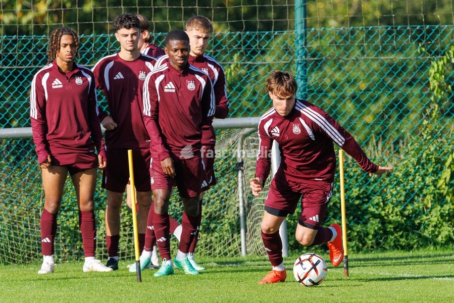 Anderlecht's Mihajlo Cvetkovic pictured in action during a training session of Belgian soccer team RSC Anderlecht, Wednesday 14 October 2026 in Brussels. The team is preparing for the second match of the UEFA Europa League league phase against Croatian GNK Dinamo Zagreb tomorrow