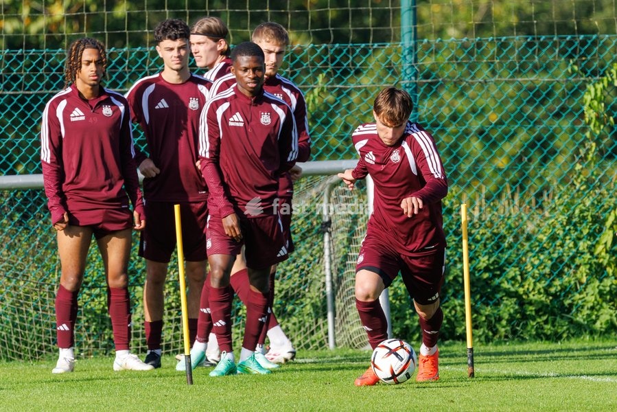 Anderlecht's Mihajlo Cvetkovic pictured in action during a training session of Belgian soccer team RSC Anderlecht, Wednesday 14 October 2026 in Brussels. The team is preparing for the second match of the UEFA Europa League league phase against Croatian GNK Dinamo Zagreb tomorrow