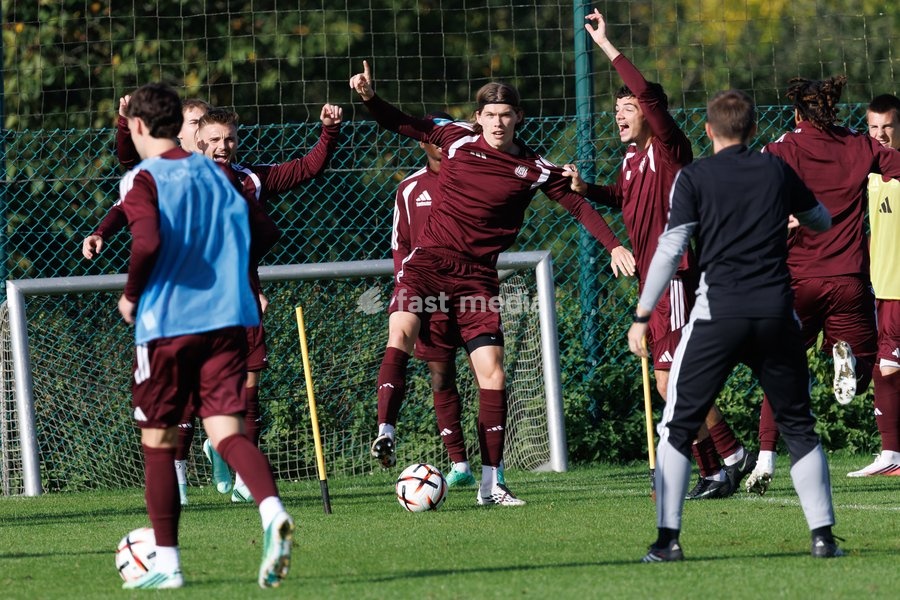 Anderlecht's players pictured in action during a training session of Belgian soccer team RSC Anderlecht, Wednesday 14 October 2026 in Brussels. The team is preparing for the second match of the UEFA Europa League league phase against Croatian GNK Dinamo Zagreb tomorrow