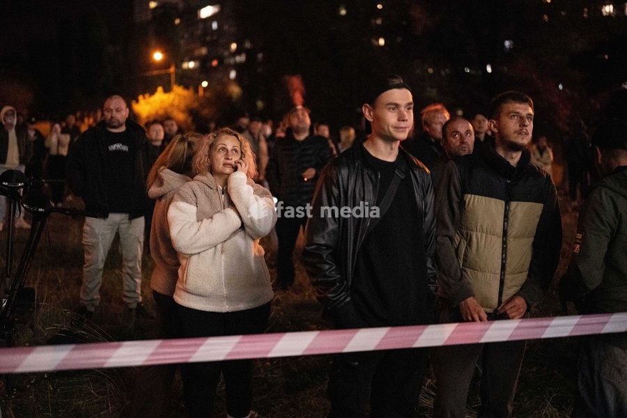 Ballistic missile strikes next to nine-story residential building in Desnianskyi district of Kyiv
