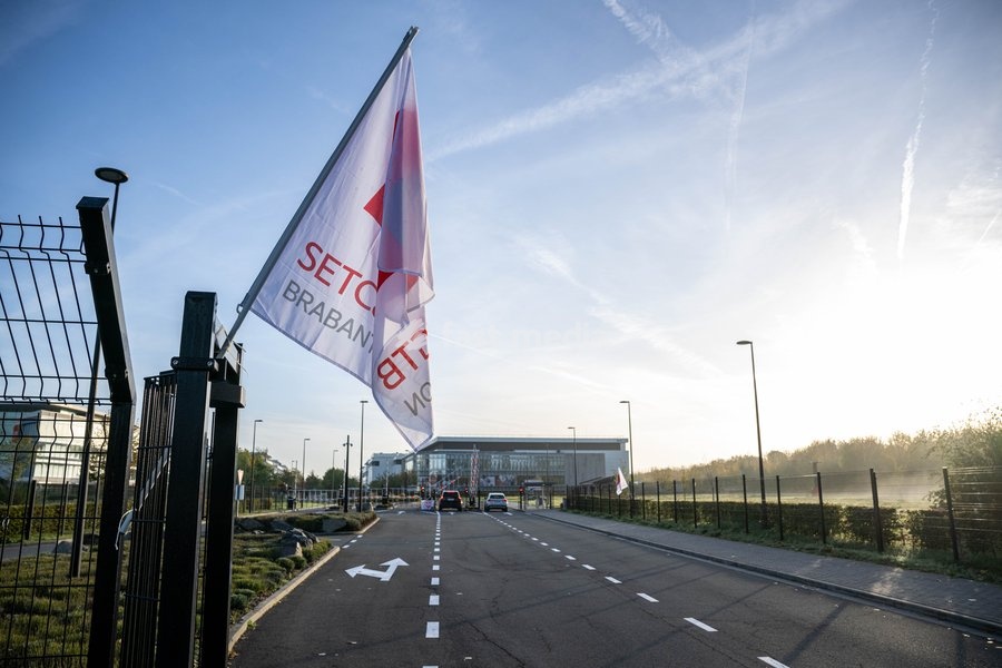Union flags are seen at an entry gate as a GSK Belgium extraordinary works council is taking place in GSK Vaccine site in Wavre, on Wednesday 14 October 2026. The British pharmaceutical company GSK is one of the major employers in Wallonia, with sites in Wavre and Rixensart in Walloon Brabant, and…