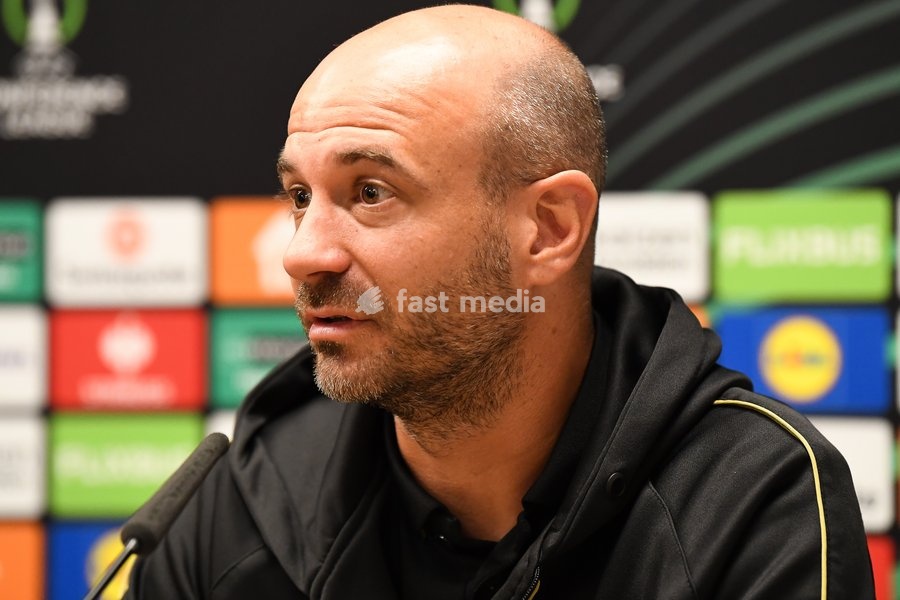 STVV's head coach Frederic De Meyer pictured during a press conference of Belgian soccer team Sint-Truidense VV, Wednesday 14 October 2026 in Sint-Truiden. The team is preparing for the opening match of the UEFA Conference League league phase against Georgian FC Iberia 1999 Tbilisi tomorrow