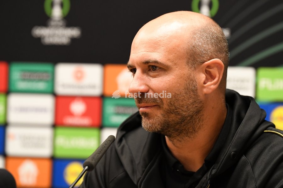 STVV's head coach Frederic De Meyer pictured during a press conference of Belgian soccer team Sint-Truidense VV, Wednesday 14 October 2026 in Sint-Truiden. The team is preparing for the opening match of the UEFA Conference League league phase against Georgian FC Iberia 1999 Tbilisi tomorrow