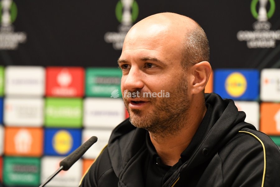 STVV's head coach Frederic De Meyer pictured during a press conference of Belgian soccer team Sint-Truidense VV, Wednesday 14 October 2026 in Sint-Truiden. The team is preparing for the opening match of the UEFA Conference League league phase against Georgian FC Iberia 1999 Tbilisi tomorrow