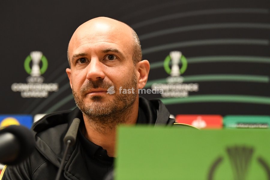 STVV's head coach Frederic De Meyer pictured during a press conference of Belgian soccer team Sint-Truidense VV, Wednesday 14 October 2026 in Sint-Truiden. The team is preparing for the opening match of the UEFA Conference League league phase against Georgian FC Iberia 1999 Tbilisi tomorrow