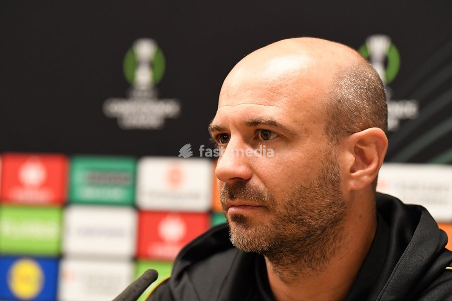 STVV's head coach Frederic De Meyer pictured during a press conference of Belgian soccer team Sint-Truidense VV, Wednesday 14 October 2026 in Sint-Truiden. The team is preparing for the opening match of the UEFA Conference League league phase against Georgian FC Iberia 1999 Tbilisi tomorrow